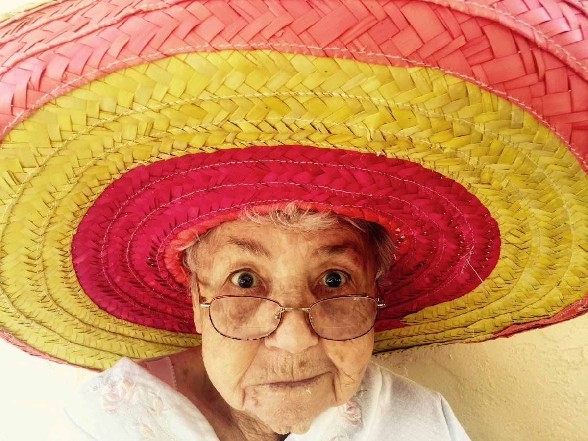 Señora Sombrero Mexicano