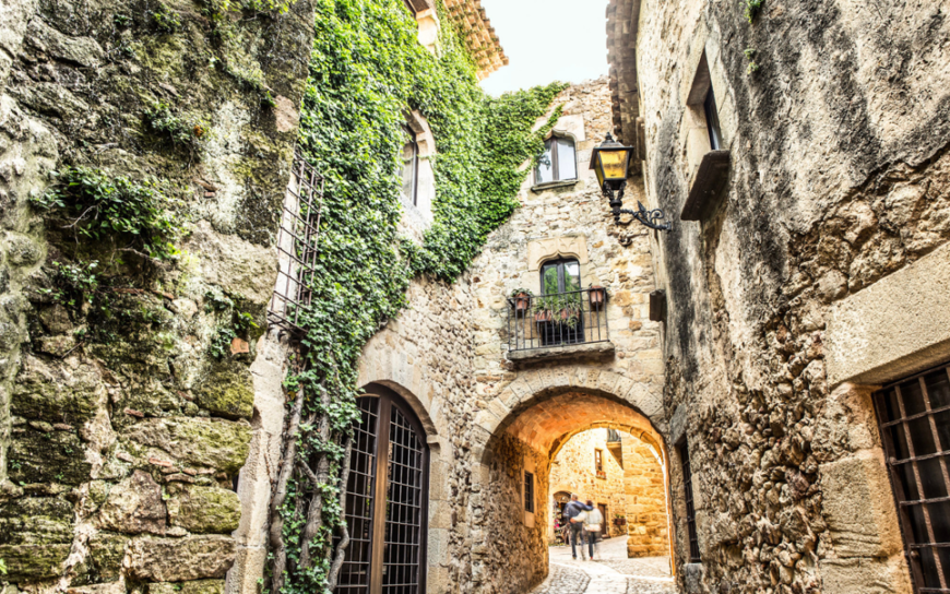 Visita a Pals villa medieval
