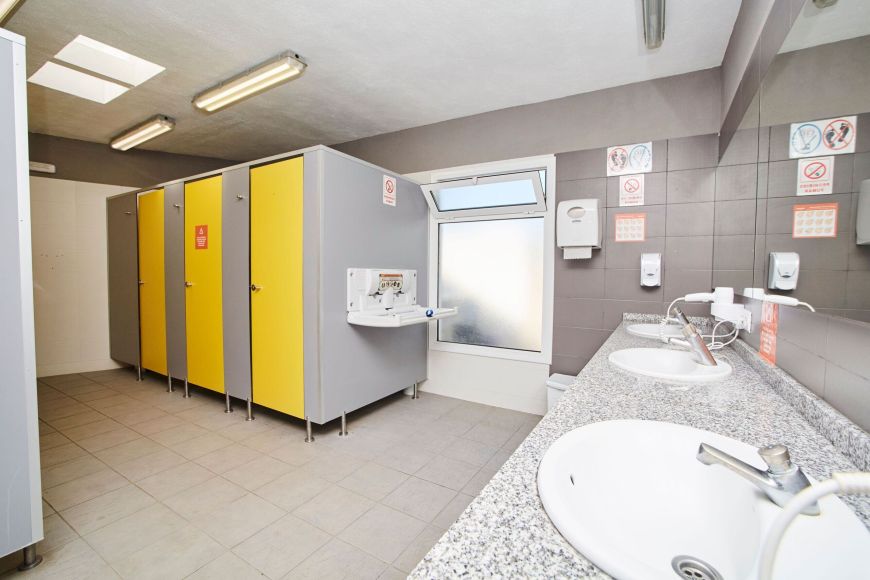 Faciliteiten Alannia Costa Dorada: Toiletten en douches