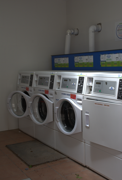 Facilities Alannia Costa Dorada: Laundry room