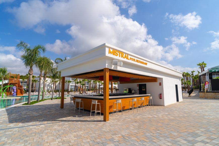 Mistral Pool  · Instalaciones Alannia Salou