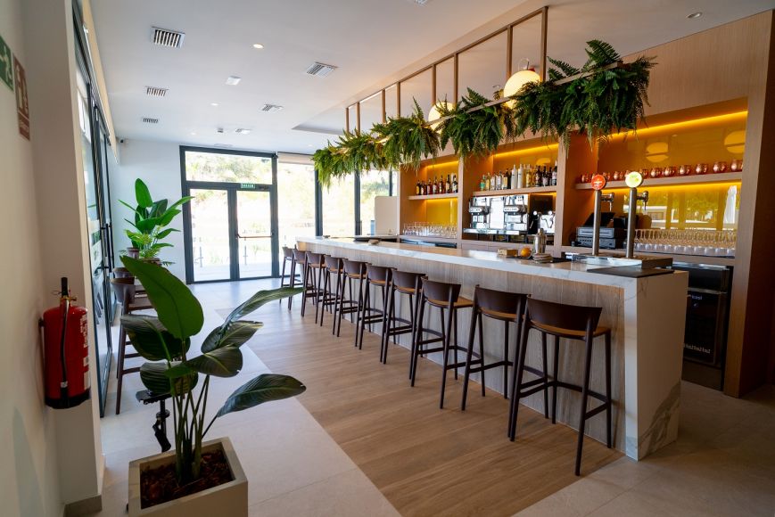 Lounge bar · Instalaciones Alannia Salou